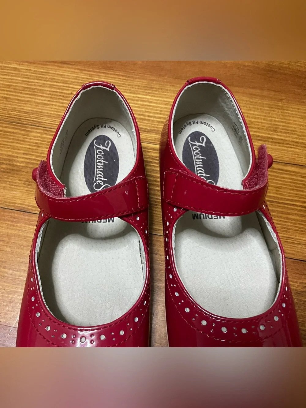FootMates Emma Red Patent Leather Mary Jane Girls Dress Shoes Size 3
